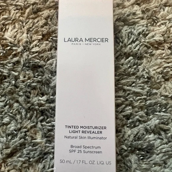 NEW IN BOX Laura Mercier Tinted Moisturizer Light Revealer Shade 1C0 Cameo SPF - Picture 1 of 7